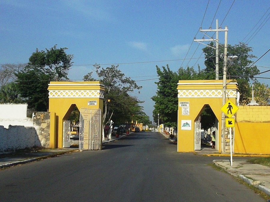 Alistan Cementerios de Mérida para el Hanal Pixán