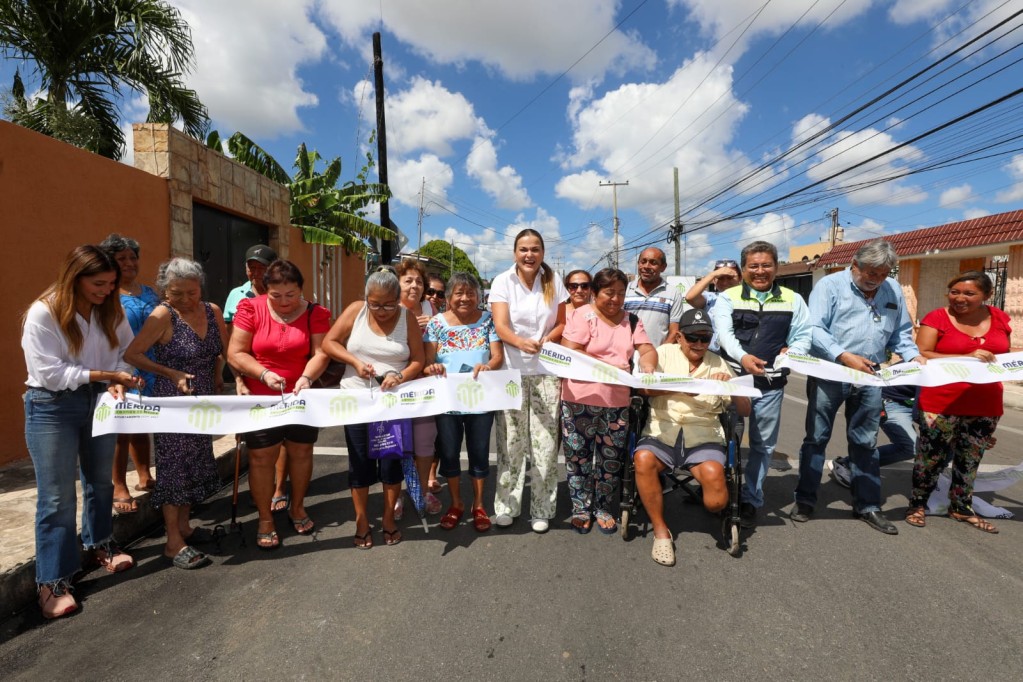 Entrega Cecilia Patrón más calles nuevas y repavimentadas