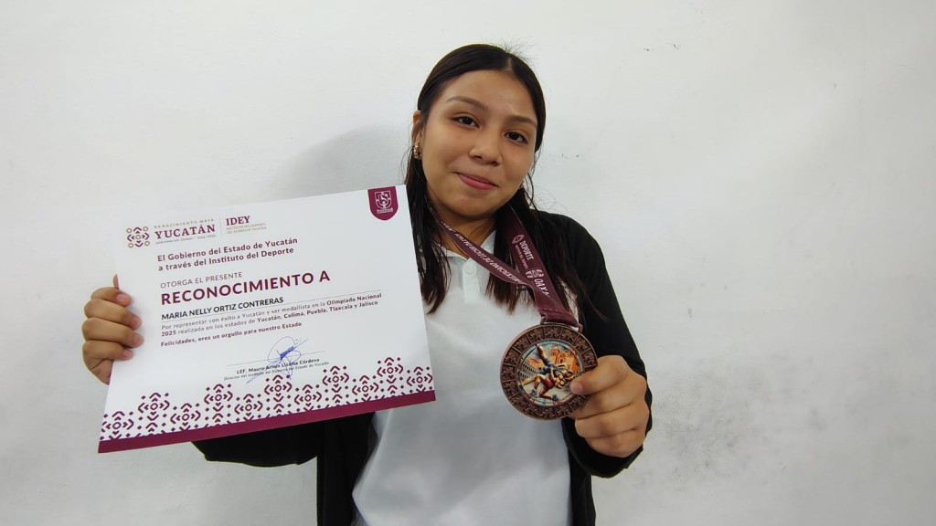 Reconoce el IDEY méritos de luchadora tizimileña