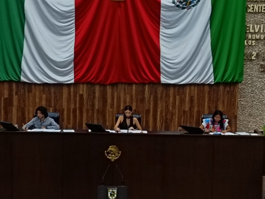 Presentan Iniciativas sobre IA, Equidad de Género y Lengua Maya, en el Parlamento Juvenil de Yucatán Presentan Iniciativas sobre IA, Equidad de Género y Lengua Maya, en el Parlamento Juvenil de Yucatán