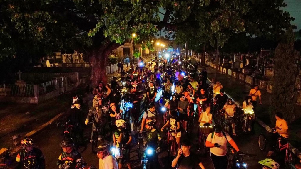 Promueve Ayuntamiento de Mérida uso de la bicicleta en el Festival de las Ánimas Promueve Ayuntamiento de Mérida uso de la bicicleta en el Festival de las Ánimas