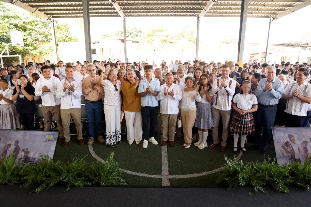 Fortalecen desarrollo estudiantil en Yucatán con entrega de lentes gratuitos