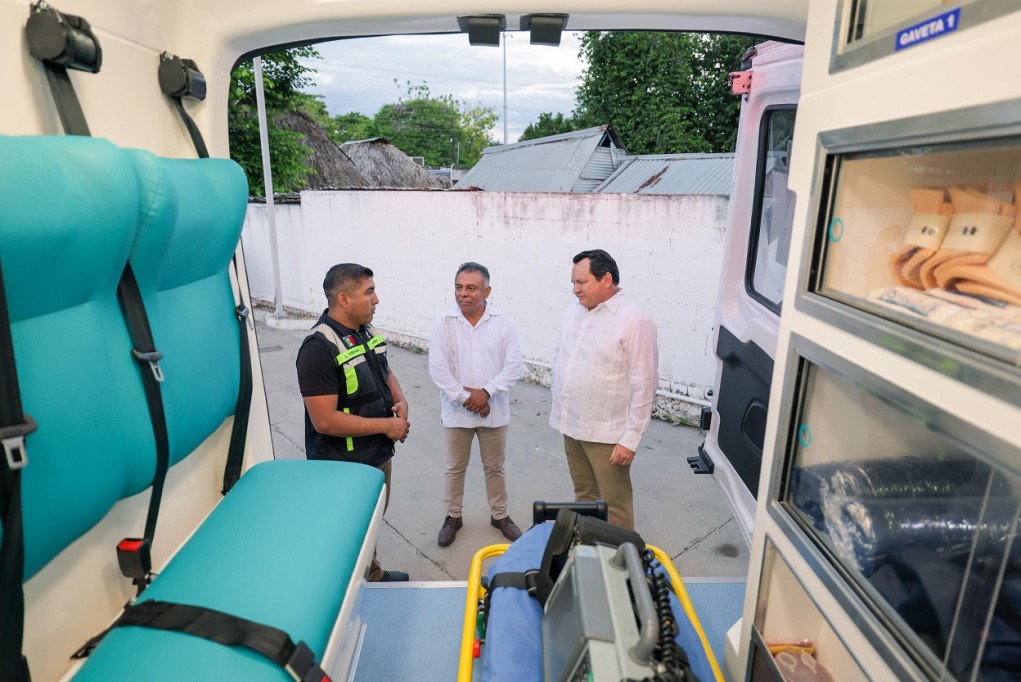 Entregan ambulancias para fortalecer la atención médica de emergencia en el sur de Yucatán