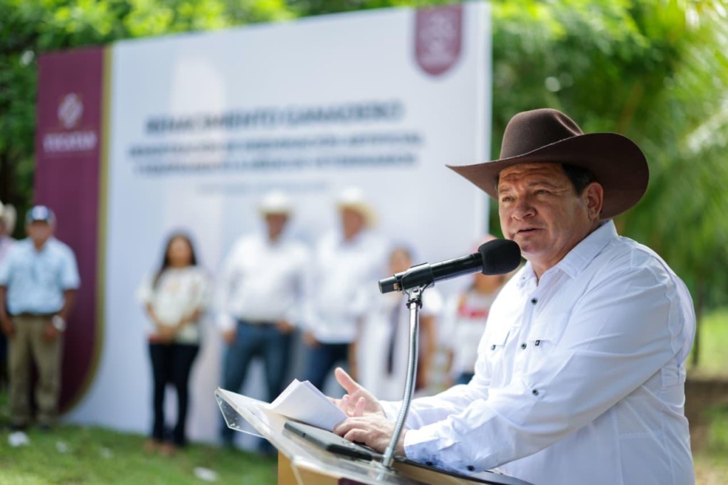 Asegura Díaz Mena que el gusano barrenador está controlado en Yucatán