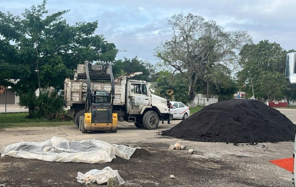 Siguen avanzando las cuadrillas de bacheo en diversos sectores de Tizimín
