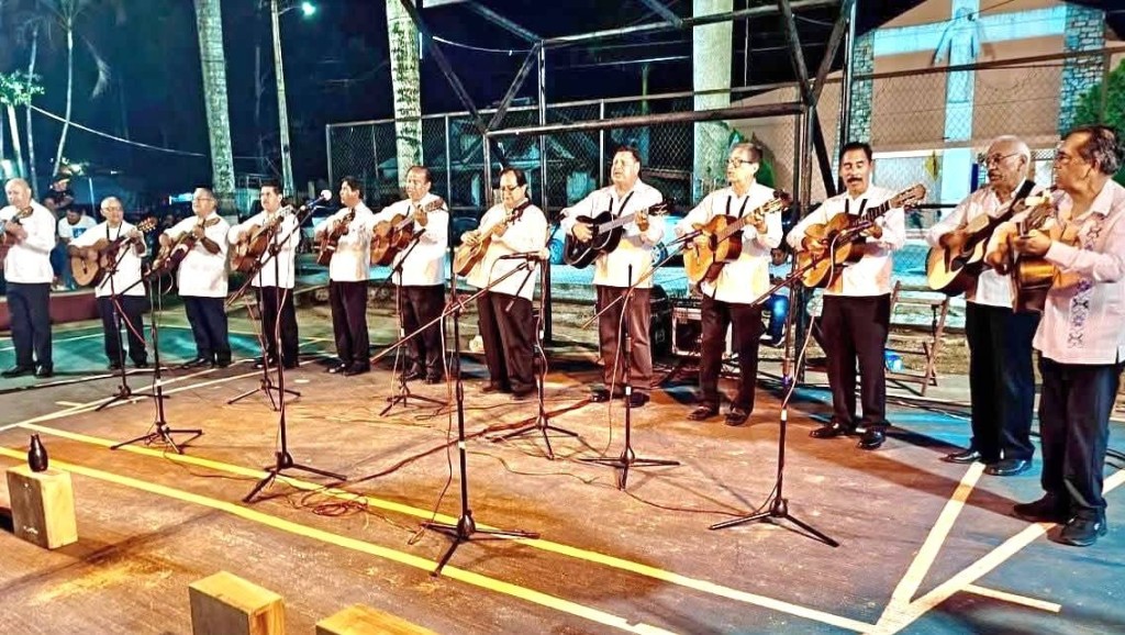 La Rondalla Tecnológico de Puebla cierra su gira en Colonia Yucatán