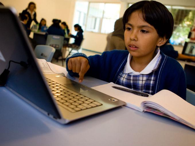 Compuapoyo, un programa efímero, FONACOT Mérida dice no tener información y las oficinas centrales en el DF la niegan Compuapoyo, un programa efímero, FONACOT Mérida dice no tener información y las oficinas centrales en el DF la niegan
