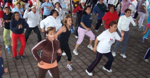Llevan a comisarias meridanas pláticas sobre prevención y salud. Llevan a comisarias meridanas pláticas sobre prevención y salud.