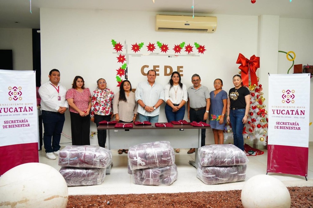 Entregan en Tizimín chamarras del programa “Bienestar en tu Escuela”