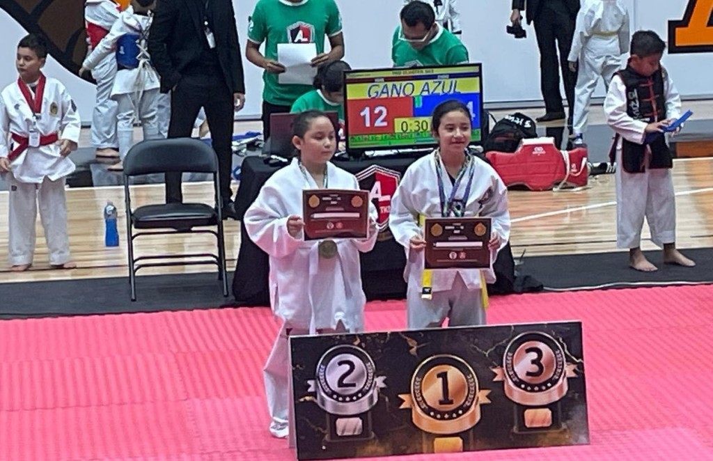 Atletas tizimileños destacan en la Copa México Sureste 2025 de Taekwondo