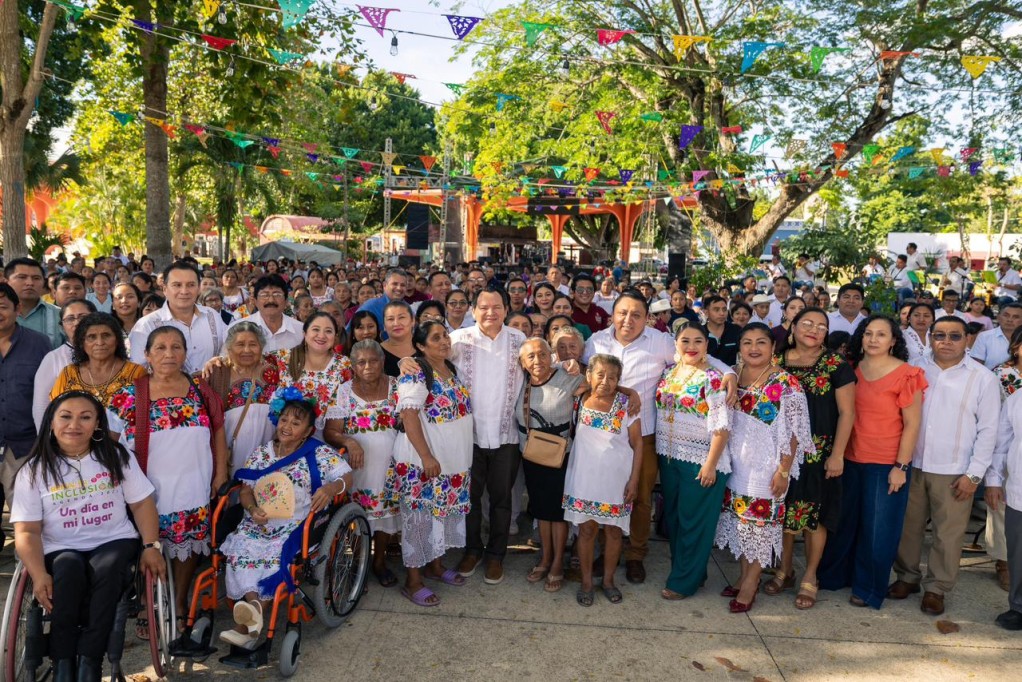 Gobernador de Yucatán anuncia apoyo económico bimestral a parteras tradicionales mayas