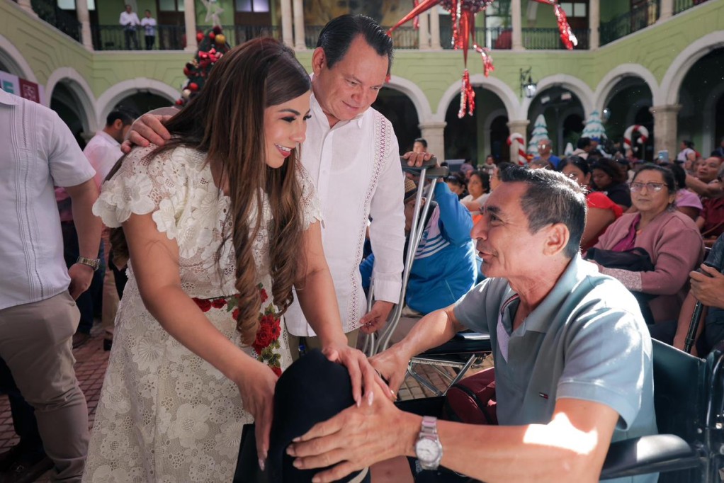 Gobernador entrega 234 aparatos a personas con discapacidad