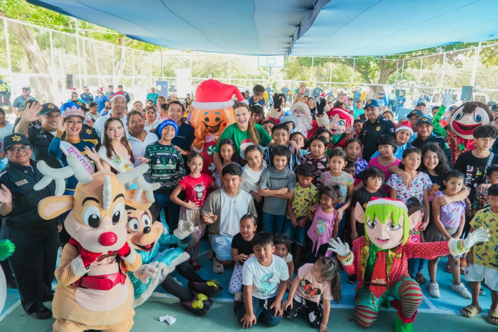 Cecilia Patrón acerca la Navidad a las comisarías del sur