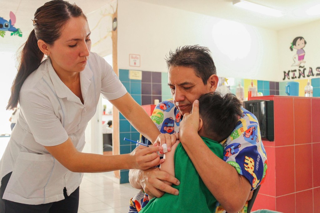 Protege Isstey la salud de la niñez y el personal con jornada de vacunación