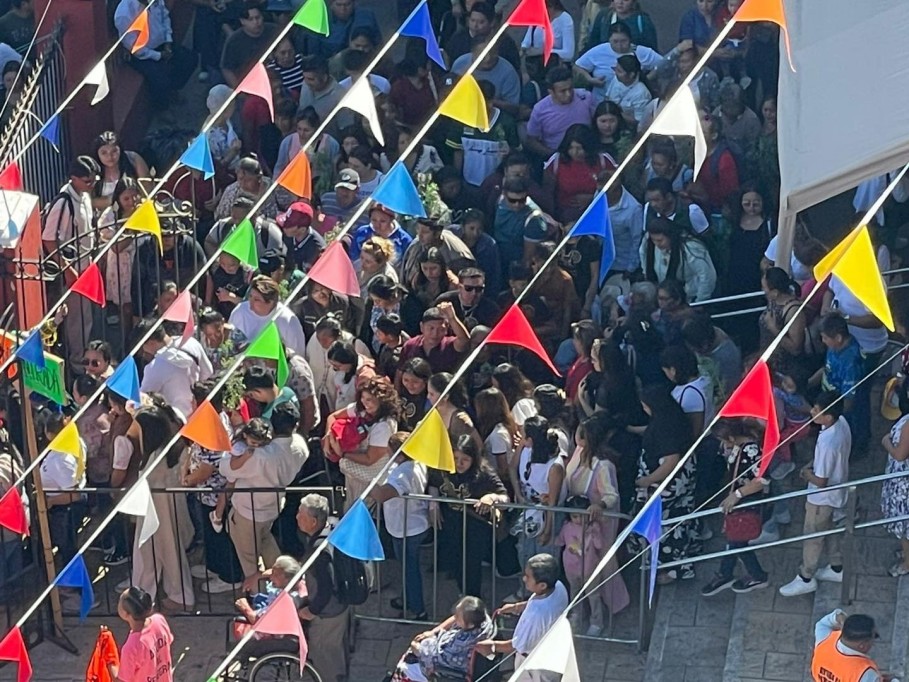 Largas filas de devotos para ver a los Tres Reyes de Tizimín