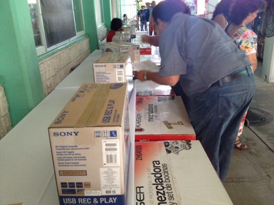Entregan equipos de sonido a 51 Centros de Atención Múltiple del Estado Entregan equipos de sonido a 51 Centros de Atención Múltiple del Estado
