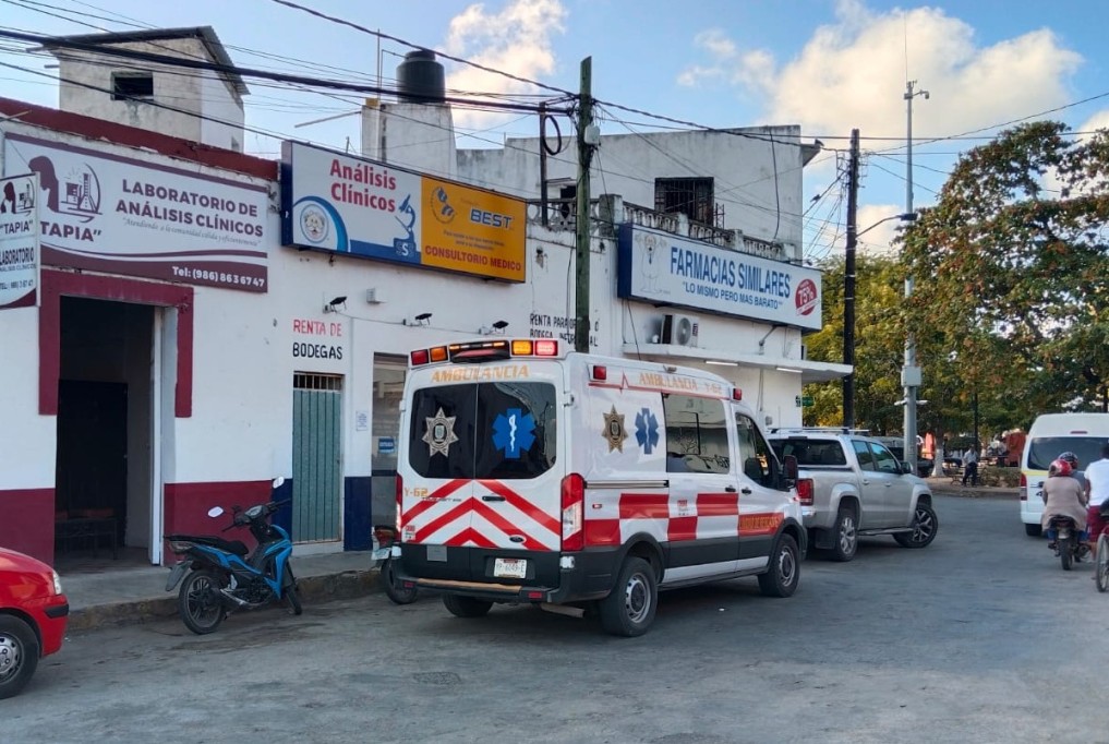 Fallece persona de la tercera edad antes de entrar a consultar, en Tizimín