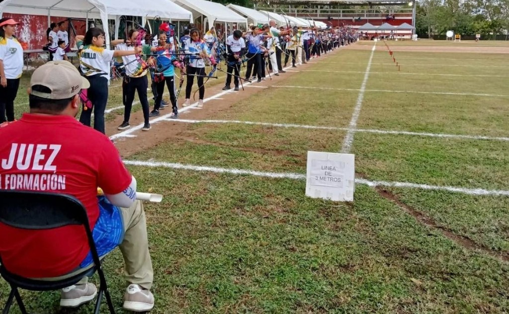 Torneo de tiro con arco en la Feria de reyes reúne a más de 100 competidores