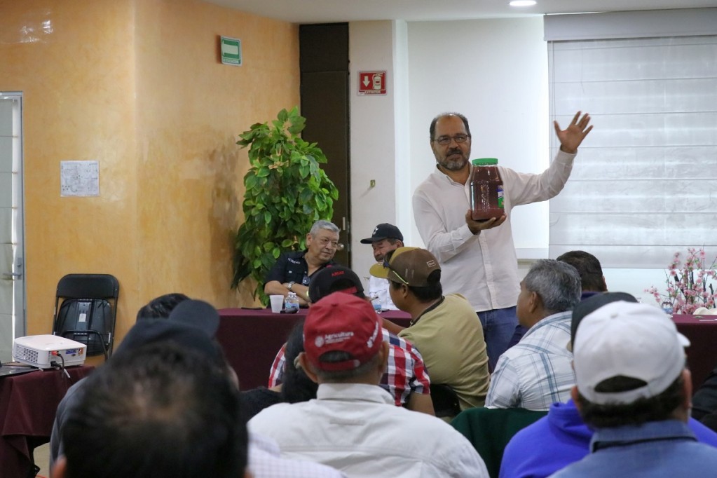 Capacitan a técnicos operativos para iniciar Plan Piloto de Supresión del Gusano Barrenador del Ganado en Yucatán