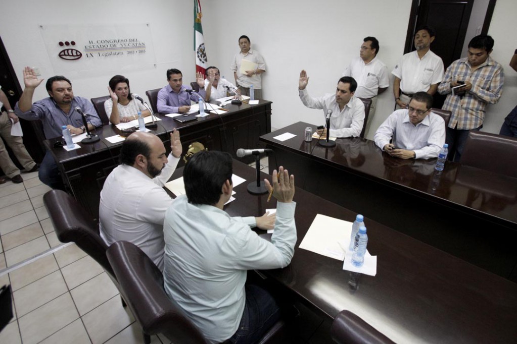 Entregadas dos iniciativas en comisiones Entregadas dos iniciativas en comisiones