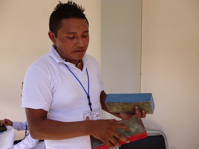 TIZIMIN: Patentarán prototipo de puerta hecha con fibra de vidrio y envases Pet. TIZIMIN: Patentarán prototipo de puerta hecha con fibra de vidrio y envases Pet.