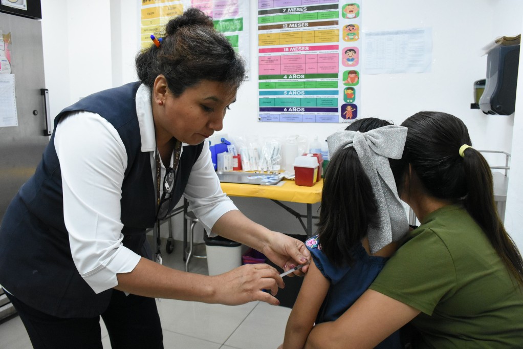 Refuerza la SSY acciones preventivas contra el sarampión mediante vacunación universal