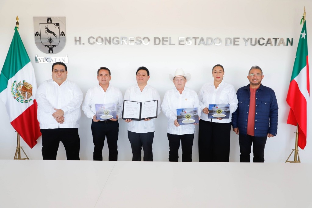 Cumple fiscal general con entrega de informe al Congreso