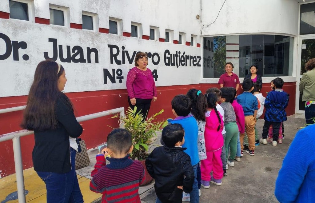 Niños de Tizimín conocer por primera vez la Biblioteca Municipal