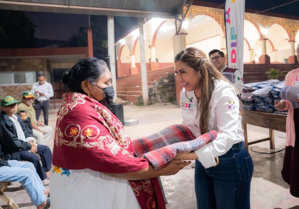 Entrega DIF Yucatán 1,600 cobertores en comunidades del interior por bajas temperaturas
