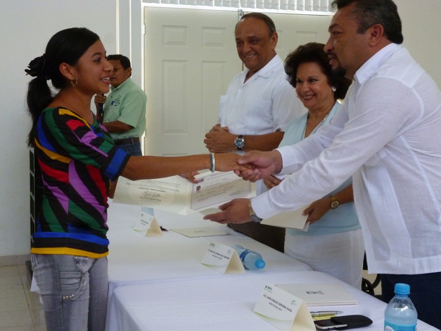 TIZIMIN: Alcaldes firman convenio para acercar la educación a adultos mayores.\r\n\r\n TIZIMIN: Alcaldes firman convenio para acercar la educación a adultos mayores.\r\n\r\n