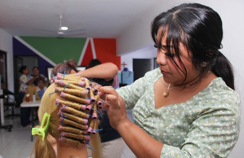 Imparten cursos de belleza gratis en Tizimín; hay cupo