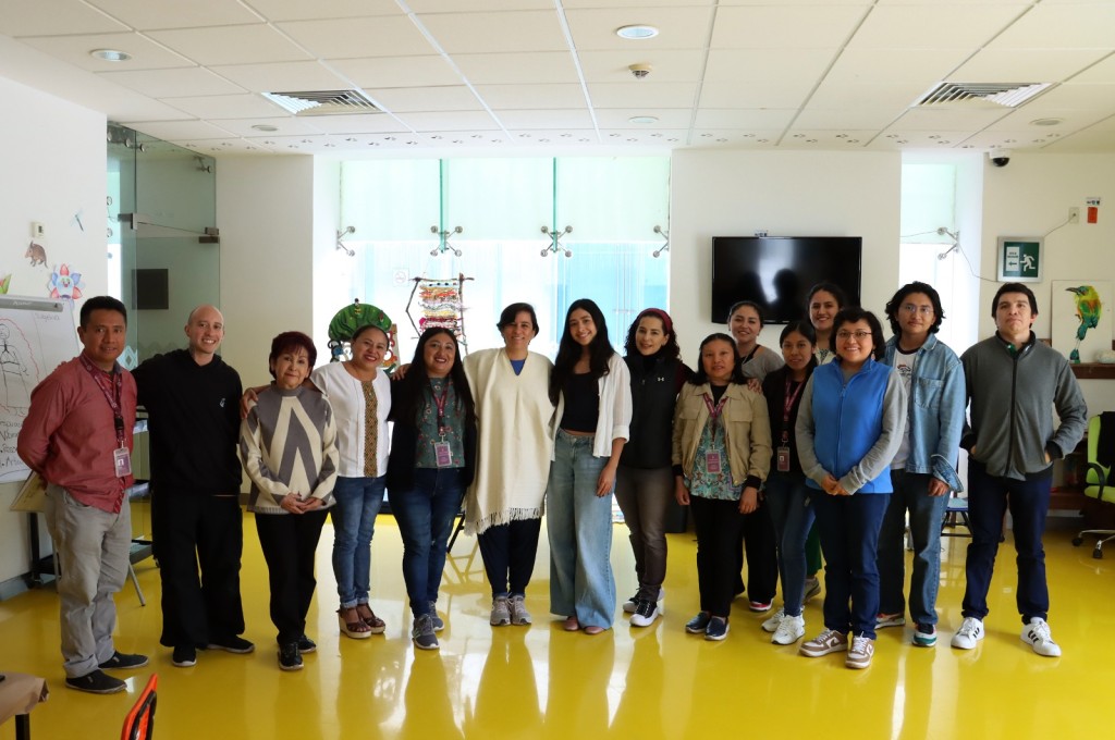 Participan promotores culturales en lengua maya en taller de voz