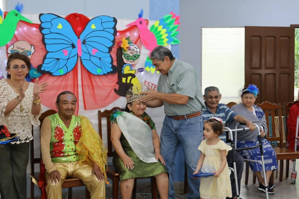 Llegó el Carnaval a la Casa del Anciano de Tizimín