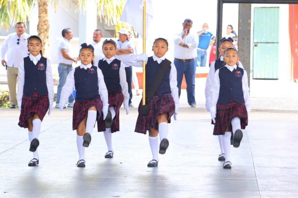 Reñidos concursos de escoltas de primaria, en Tizimín