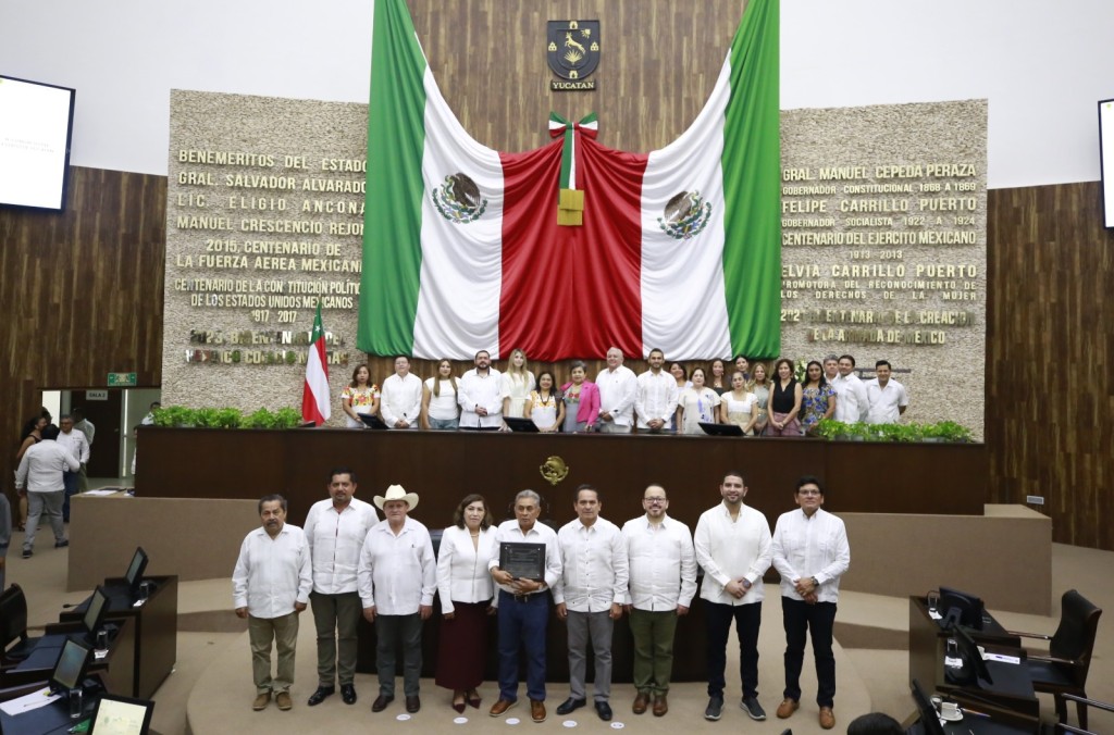 Entrega Congreso del Estado los reconocimientos Pánfilo Novelo Martín y Efraín Calderón Lara