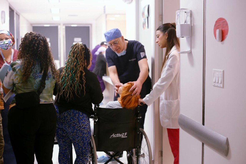 Transforman vidas de familias yucatecas a través de la jornada gratuita “Dibujando Sonrisas”