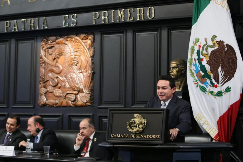 Iniciativas, el trabajo de un senador. Iniciativas, el trabajo de un senador.