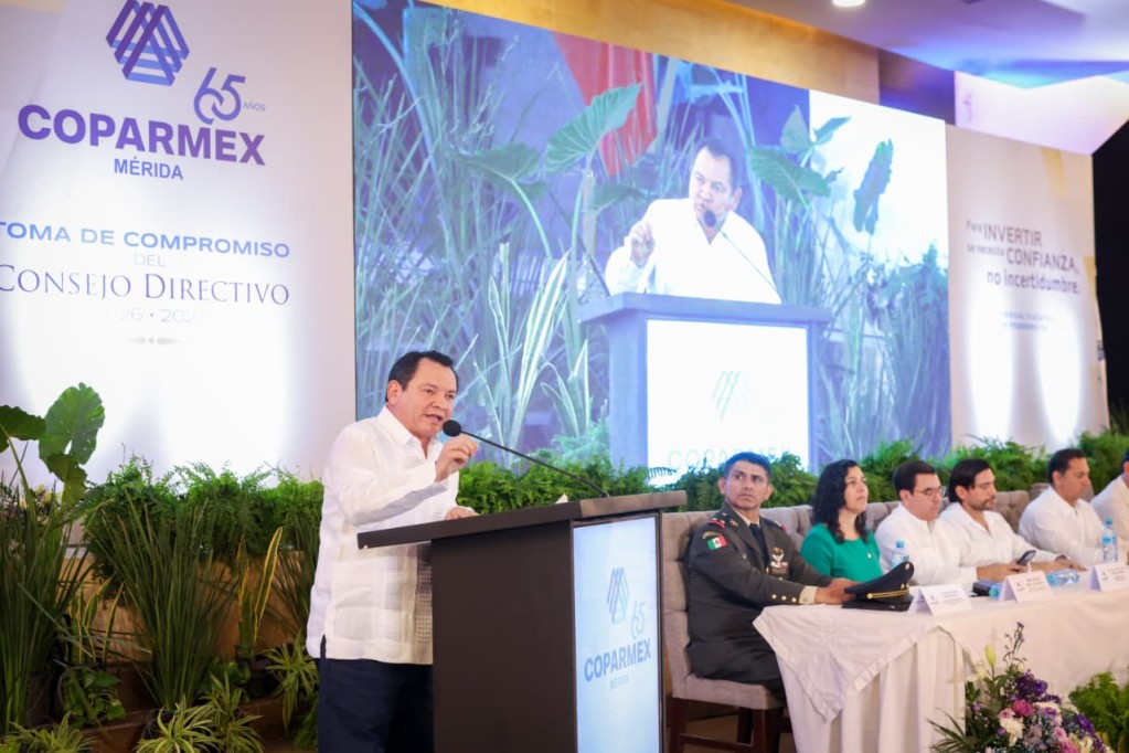 Pide Huacho Díaz a empresarios confiar en el gobierno para el desarrollo de Yucatán