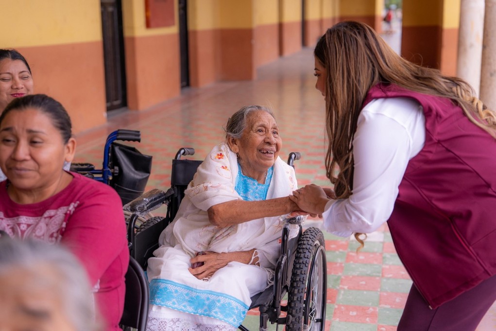 Suman esfuerzos DIF Yucatán y Beneficencia Pública para apoyar la movilidad de más de 100 familias