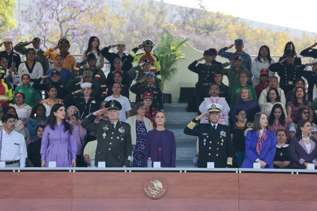 Claudia Sheinbaum conmemora 8M en homenaje a las mujeres de las fuerzas armadas