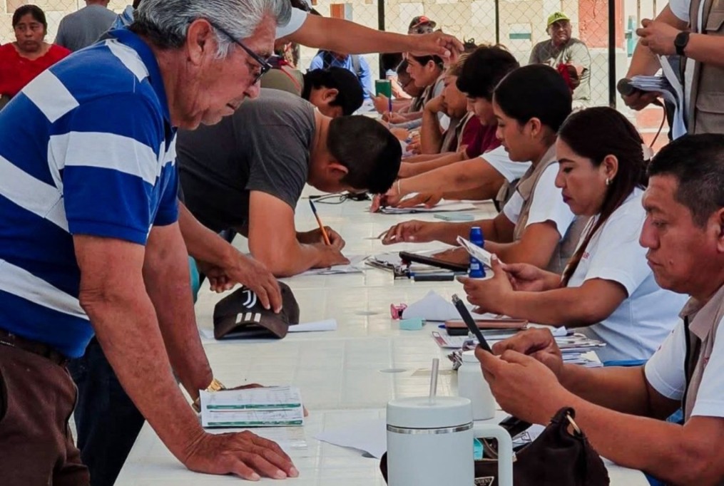 Inicia en El Cuyo proceso de entrega y renovación de tarjetas del programa Bienpesca