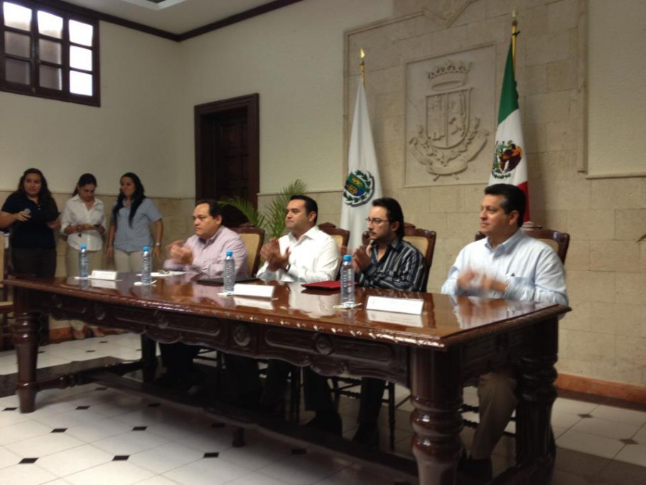 Firman convenio Ayuntamiento de Mérida y el Inaip para fortalecer la transparencia. Firman convenio Ayuntamiento de Mérida y el Inaip para fortalecer la transparencia.