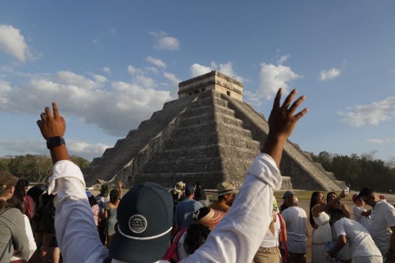 Multas de más de 100 mil pesos a quien suba al castillo en Chichén Itzá.