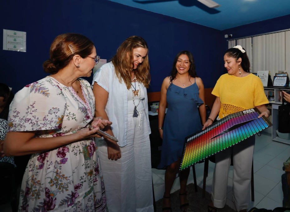 Visita Cecilia Patrón refugio para mujeres en situación de calle