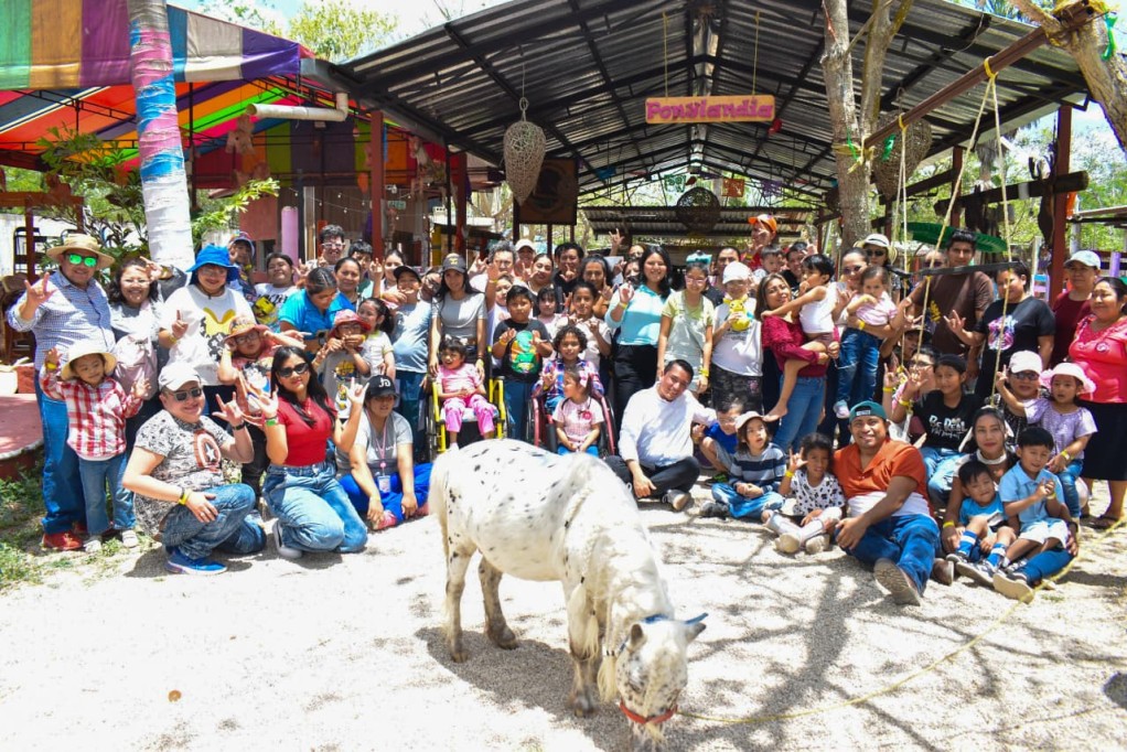 Disfrutan personas con discapacidad experiencia inclusiva en Ponylandia