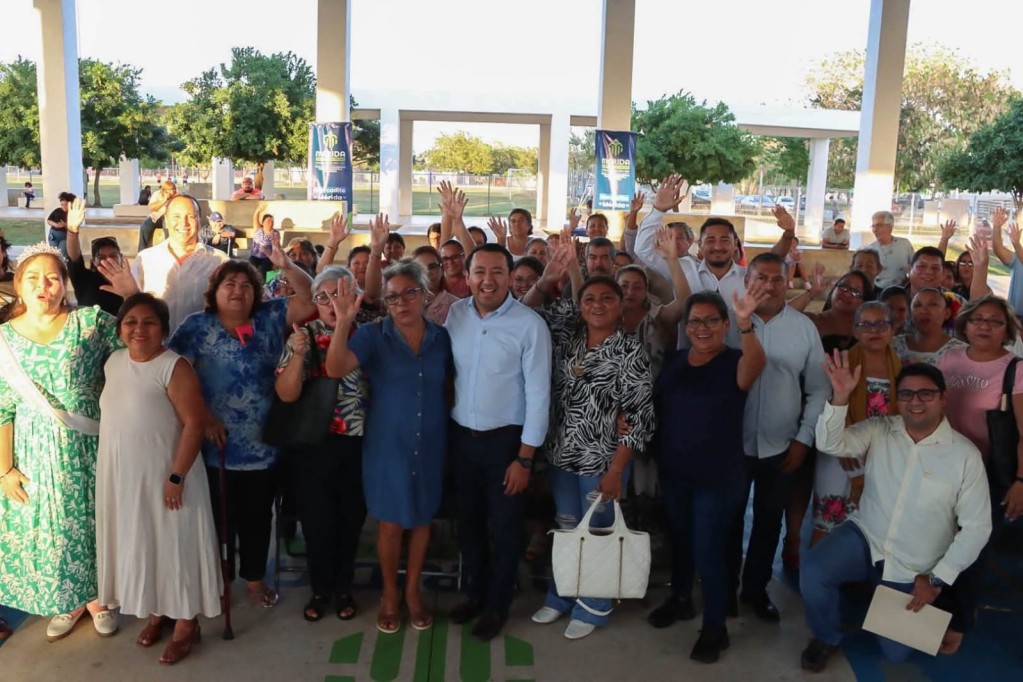 Impulsa Cecilia Patrón a personas emprendedoras en Mercadito Mérida