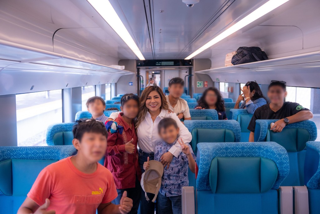 Niños de Casa Otoch viajan por primera vez en el Tren Maya rumbo a Cancún