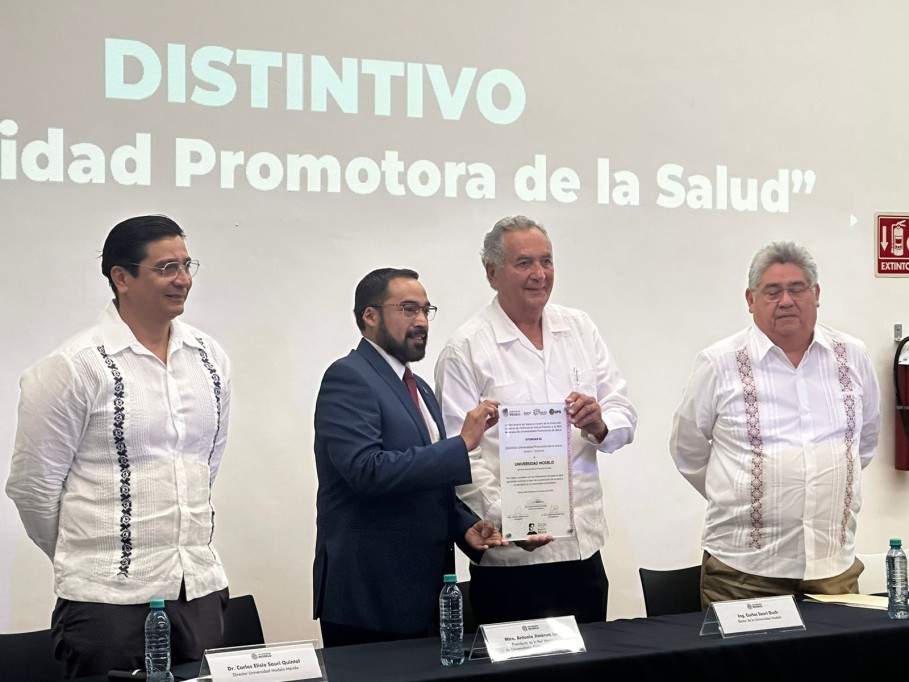 Recibe Universidad Modelo distintivo nacional como Promotora de la Salud