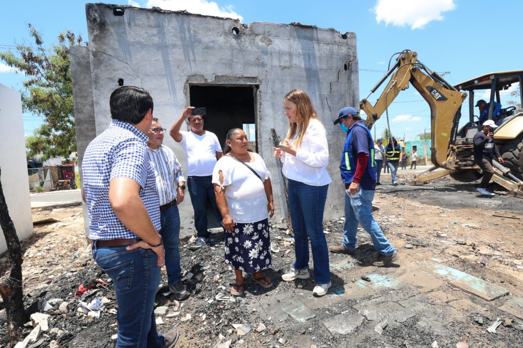 Inicia la construcción de casas para afectadas por incendio en San Luis Dzununcán
