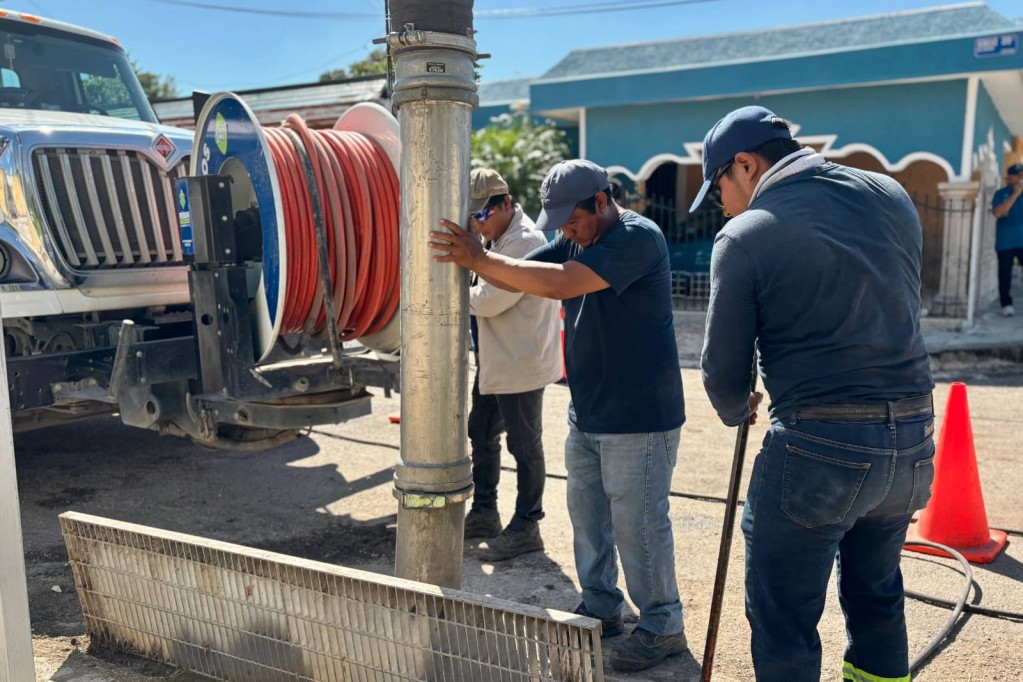 Refuerza Ayuntamiento de Mérida bacheo y drenaje